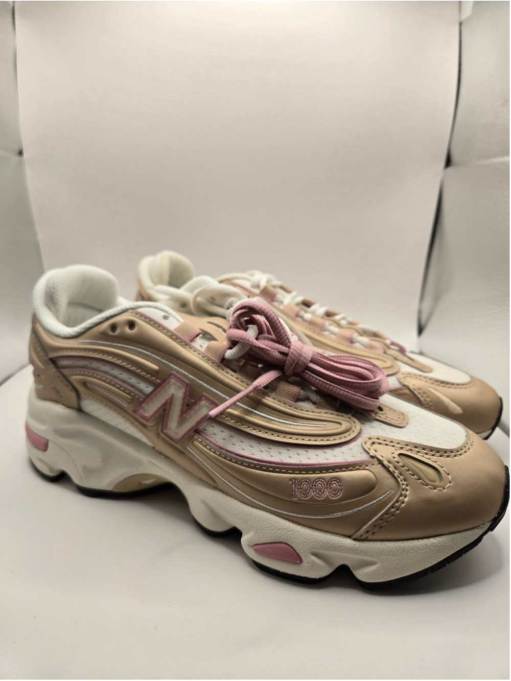 Men's New Balance 1000 Sneakers Size 6.5 Beige and Pink